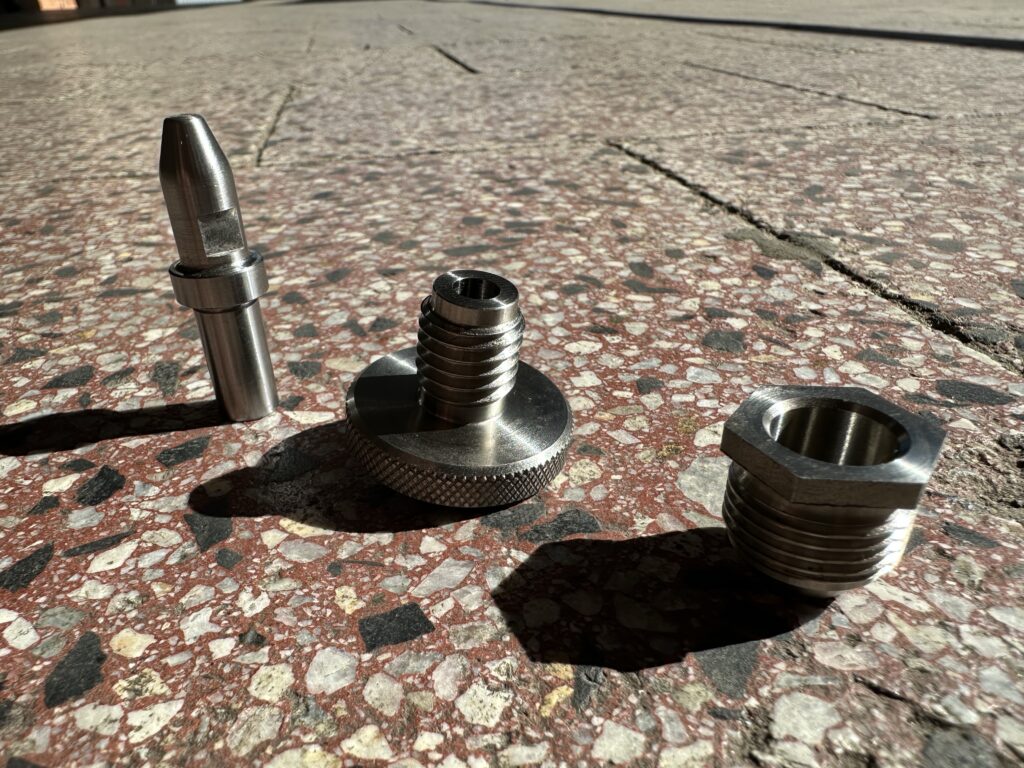 Naváděcí trn, průtokový šroub, tryska